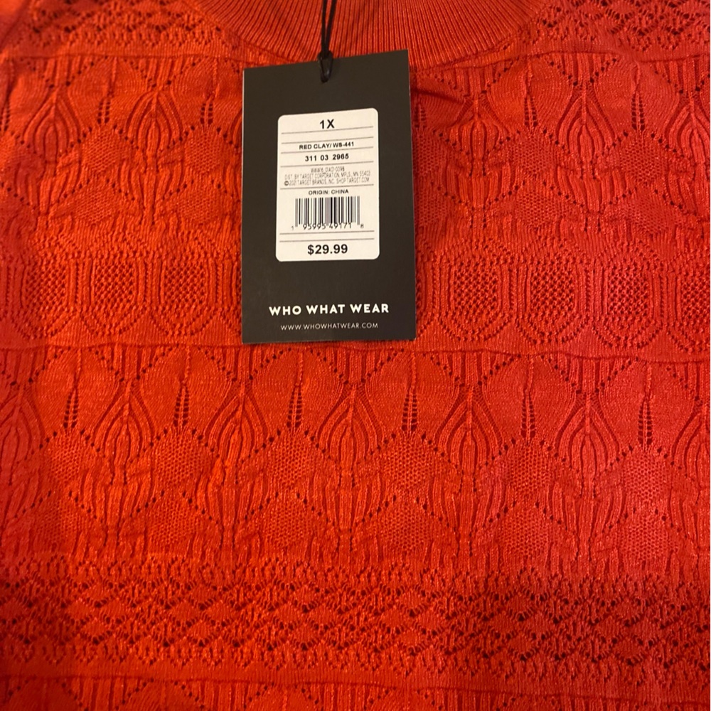 Beautiful red sweater - Picture 2 of 3